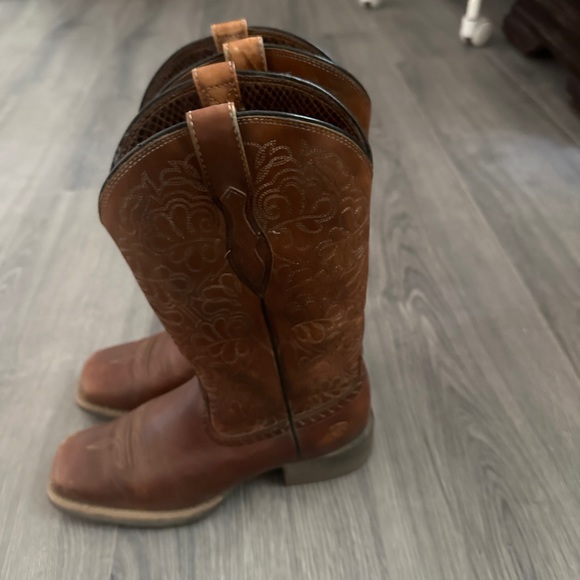 - Ariat boots - Picture 2 of 3